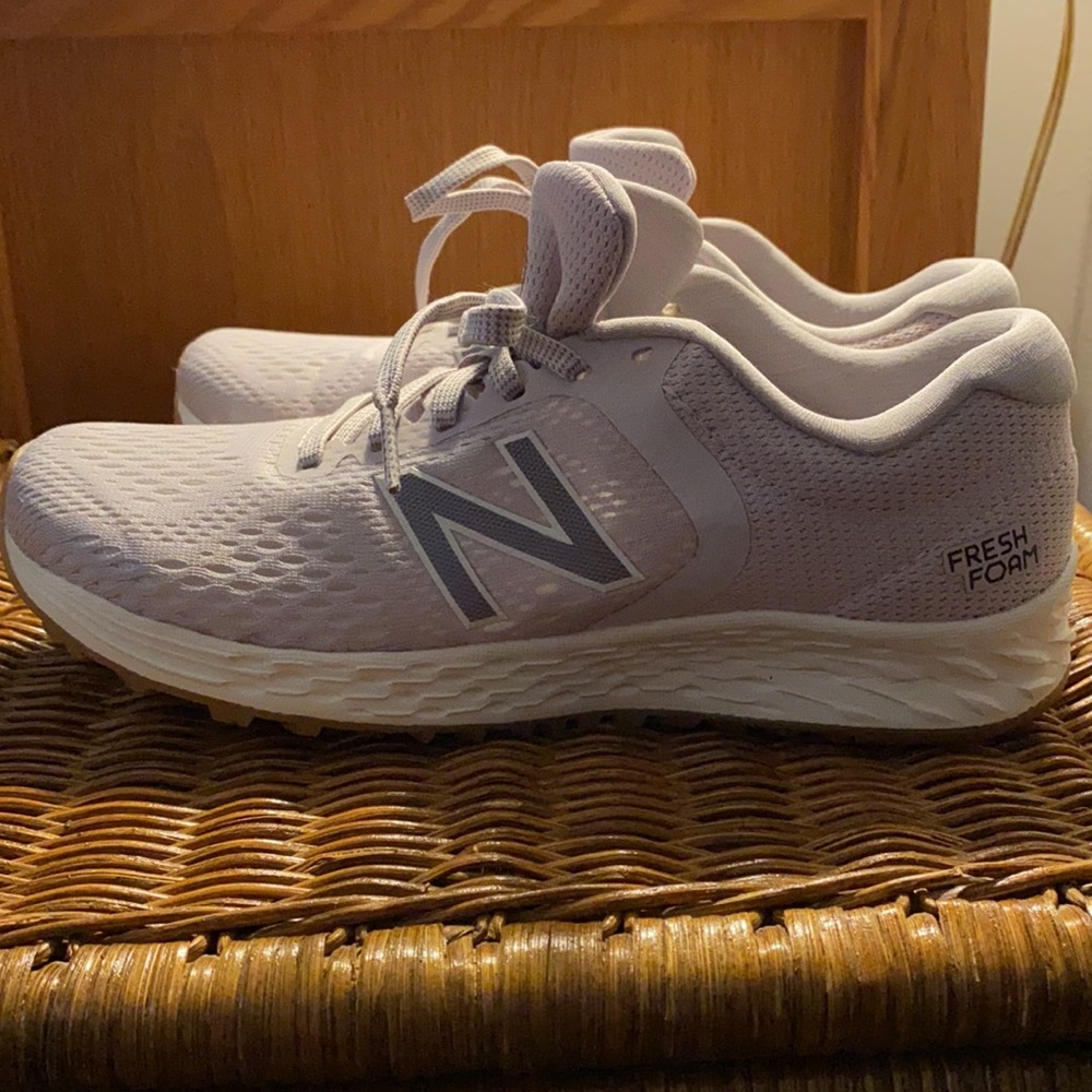 Lavender New Balance size 7 - Picture 4 of 6